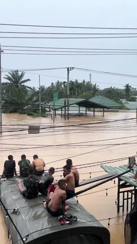 Lekas pulih kompi kebanggaan kami🥹🤲🏻 selama bbrp hari terendam banjir tidak ada bantuan satupun, jalan satusatunya bertahan hidup minum air hujan dan air banjir🥹😭 Alhamdulillah masih diberi kesehatan dan keselamatan🥹😭 #banjiraceh #banjiracehtamiang 