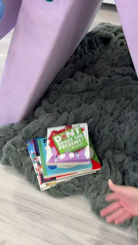 Here’s your sign to turn your play couch into a Christmas tree reading nook 📚🎄 #toddlerfun #toddlerchristmas #playcouch #nuggetbuild 