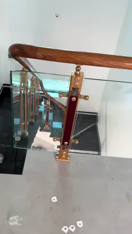 CT kính tay vịn gỗ cho azai tp hòa bình #cauthangkinh #cauthangsat #cauthangdep29 