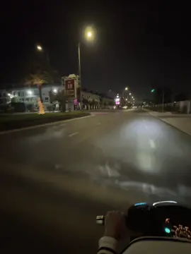 “有些人，彼此生命中的过客既是一种福气，也是一种永远无法愈合的伤口。” 