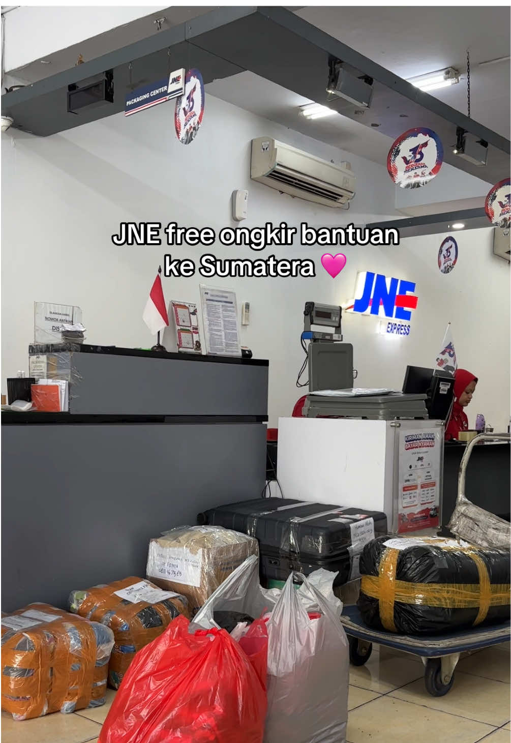 Terimakasih @JNE_ID sudah memudahkan kami untuk membantu saudara kita di Sumatera🩷 #jne #sumbar #aceh #sumut #