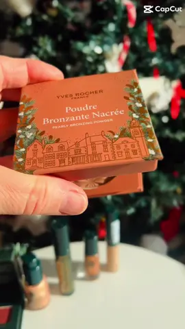 #publicité 📣 Découvre avec moi la collection maquillage Éclats d’Hiver, une ode à la magie des fêtes ! Des incontournables revisités dans les teintes iconiques de Noël… impossible de ne pas craquer 🎄❤️ ✨ Palette Regard Éclats d’Hiver – 4 teintes exclusives au fini métallique ✨ Mascara Collector Intense Métamorphose – volume extrême, longueur infinie, courbe vertigineuse ✨ Gloss pailleté aux nacres dorées pour des lèvres sublimées ✨ Fluide enlumineur pour illuminer ton look instantanément ✨ Poudre bronzante nacrée – effet bonne mine, reflets dorés & parfum de Monoï ✨ Vernis à ongles – la touche finale parfaite pour un look de fête 💅 Alors, dis-moi… toi aussi tu es tentée par cette jolie collection make-up de Noël ? 👉 https://app.im.skeepers.io/c/hhnyg/r/hcad1 Collaboration commerciale, non rémunérée avec Yves Rocher @Yves Rocher France    #yvesrocher #christmasmakeup #makeupyvesrocher #makeup  