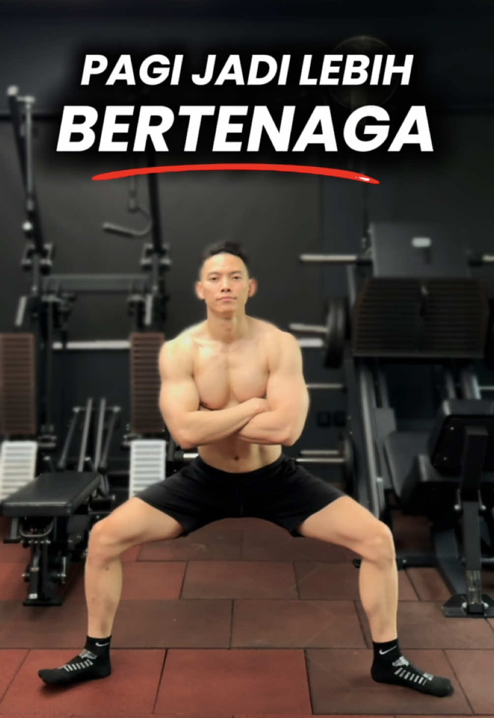 ⚠️Pasang Kuda-Kuda! Ini Rahasia Pagi Lebih Fokus, Segar, dan Bertenaga⁉️ Bangun tidur jangan langsung scroll HP… jangan langsung makan banyak 🙅🏽‍♂️ Tubuh lo masih “belum nyala” Kalo langsung dihajar dopamin + makanan, yang ada malah makin lemes 😢 ✨Solusinya : GERAK dulu 🔥 Ga harus gerakan keren/yang berat, cukup 3–5 menit gerakan sederhana supaya : • aliran darah naik • napas lebih lega • otot kaku kebuka • otak lebih fokus • energi naik pelan-pelan Gerak pagi itu ibarat tombol ON buat tubuh lo💪🏾🔥 Bikin badan lebih seger, mood lebih stabil, dan kerja lebih gampang fokus 💯 🌱 Yuk mulai 5 menit, mulai bareng-bareng🫱🏾‍🫲🏽 Follow untuk tips fitness & workout lainnya #Fitness #workout #morning #health #tips 