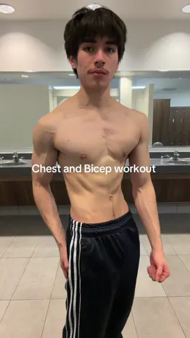 Follow for more gym content #fyp #elmer2real #GymTok #chest #bicep 
