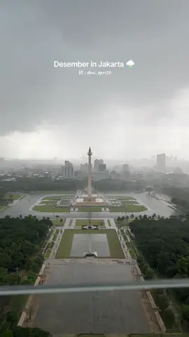 ⛈️ 🌧️ : Jam 12 siang waktunya bersihkan polusi  udara Jakarta #fyp #jakarta #hujanjakarta #perpustakaannasional 