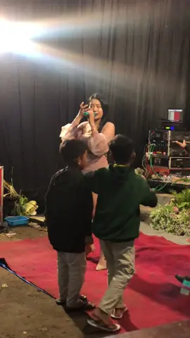 mugo2 nasib e dek adek sing do njoget ga podo ro kisah lagune 😔