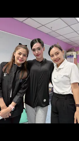 #มาแรงในtiktok ครูการ์ตูนไว้ใจ ครูไก่ครูหญิง 10 ปี ที่ดูแลหน้าผมกันมาไม่เคยทำให้ผิดหวังเลย❤️🙏🏻👍 #ครูนาฏศิลป์  งานวันนี้งานแอมเวย์ครูตูนต้องสวย♥️