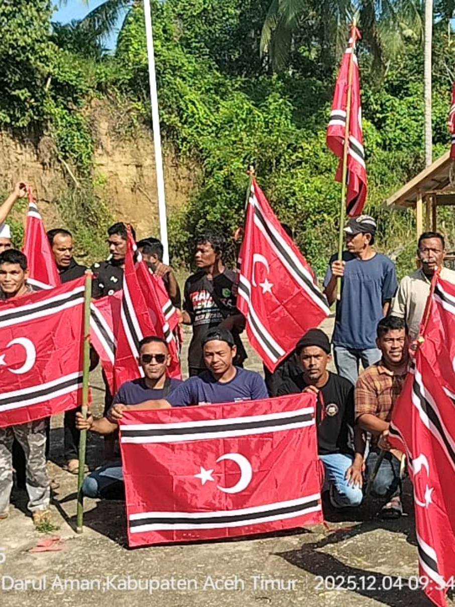 Aceh Timur - Momentum 4 Desember tetap dilaksanakan di wilayah Aceh Timur, Khususnya Darul Ama, Peureulak, Nurussalam dan Simpang Ulim. Hari Milad Gerakan Aceh Merdeka (GAM) yang dideklarasikan pada 4 Desember 1976, tetap diperingati dengan khidmat meskipun tidak ada upacara besar. Kamis (4/12/2025). Di Aceh Timur, peringatan Milad GAM ke-49 digelar, di Peureulak dan Nurussalam dengan arak-arakan bendera keliling kecamatan setempat. Acara ini diharapkan dapat menjadi momentum untuk memperkuat persatuan dan kemajuan Aceh. Peringatan Milad GAM juga diadakan di wilayah lain, seperti Aceh Utara, dengan kegiatan santunan anak yatim dan pengibaran bendera Bulan Bintang. Momentum ini menjadi kesempatan untuk mengenang perjuangan para pejuang GAM dan memperkuat semangat kebersamaan di Aceh. Baca selengkapnya di website infoacehtimur.com (link di bio & story) ________________________ Salon mobil: @88.Royal's AutoCare   Selalu gunakan tagar : #Infoacehtimur_Official #acehtimur #infoacehtimur #beritaacehtimur Terimakasih