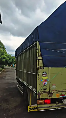 wess sam ojo kakehan ngelamun😂 @Ajidabeng_  @bianmonjaa #storytruk #viraltiktok #purwokertoviral #sopirtruck #herexstyle 