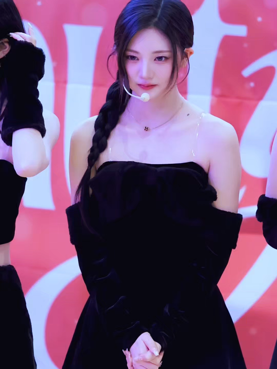 Kwak Yeonji #tripleS #트리플에스 #kwakyeonji #yeonjitriples #triplesfancam 