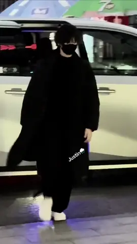 Trần tư hãn nay đi làm rất sớm không biết đến cty sớm vậy làm gì ta #trantuhan #chensihan #trantuhan_chensihan_陈思罕 #tfgiatocf4 #thoidaiphongtuan 