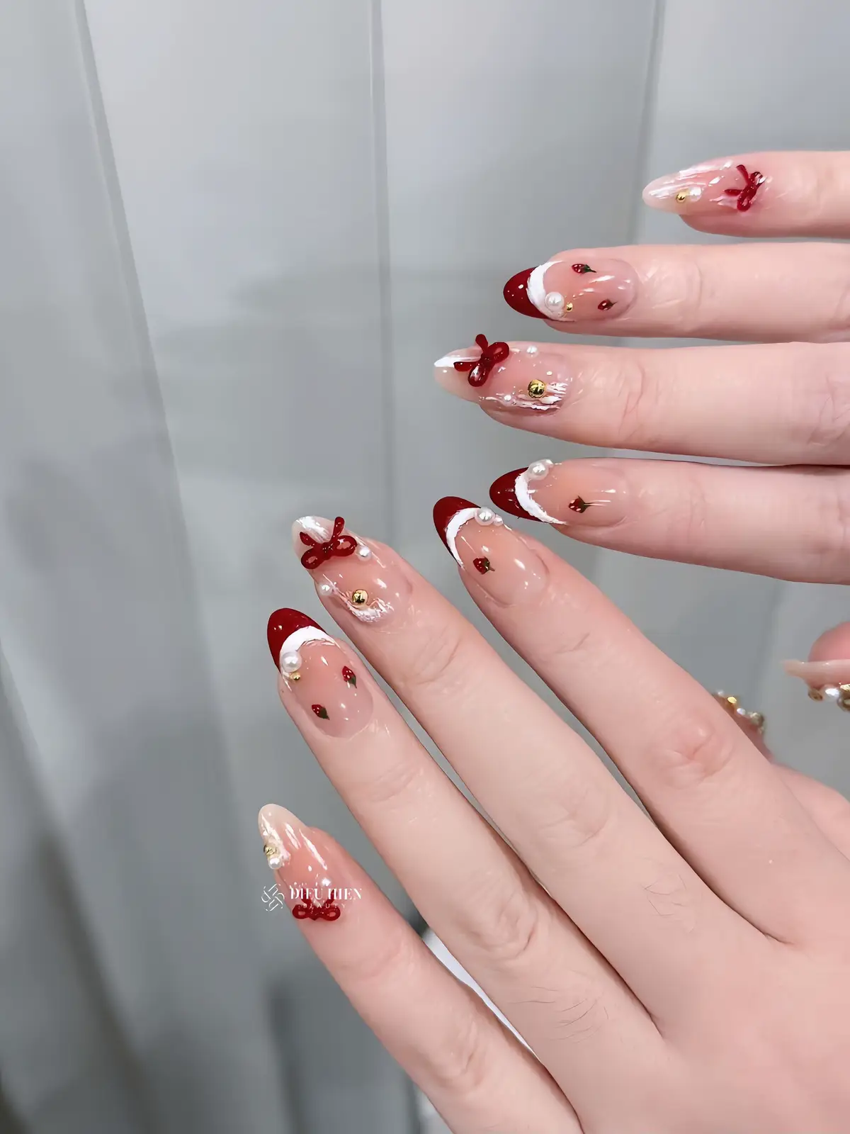 Mùa giáng sinh , mùa của những bộ nail bling và đỏ ấm áp! 🎄#nailnoel #nailxinh #xuhuongtiktok #LearnOnTikTok #nails 