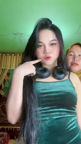 umak said: Ujinye matek aku bejilbab kau ajak goyang mk ini😭🤣 dang akor gays🤣🙏