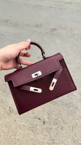 Túi xách xin giá rẻ nè #tuixach #camtay #tuideocheonu #sangchanh