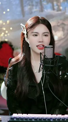 Trông em bé bé xinh xinh , nụ cười duyên như ngàn tia nắng🫣 #yenthanh #93newgmedia #cover #cuabonmua #nb3hoaibao 