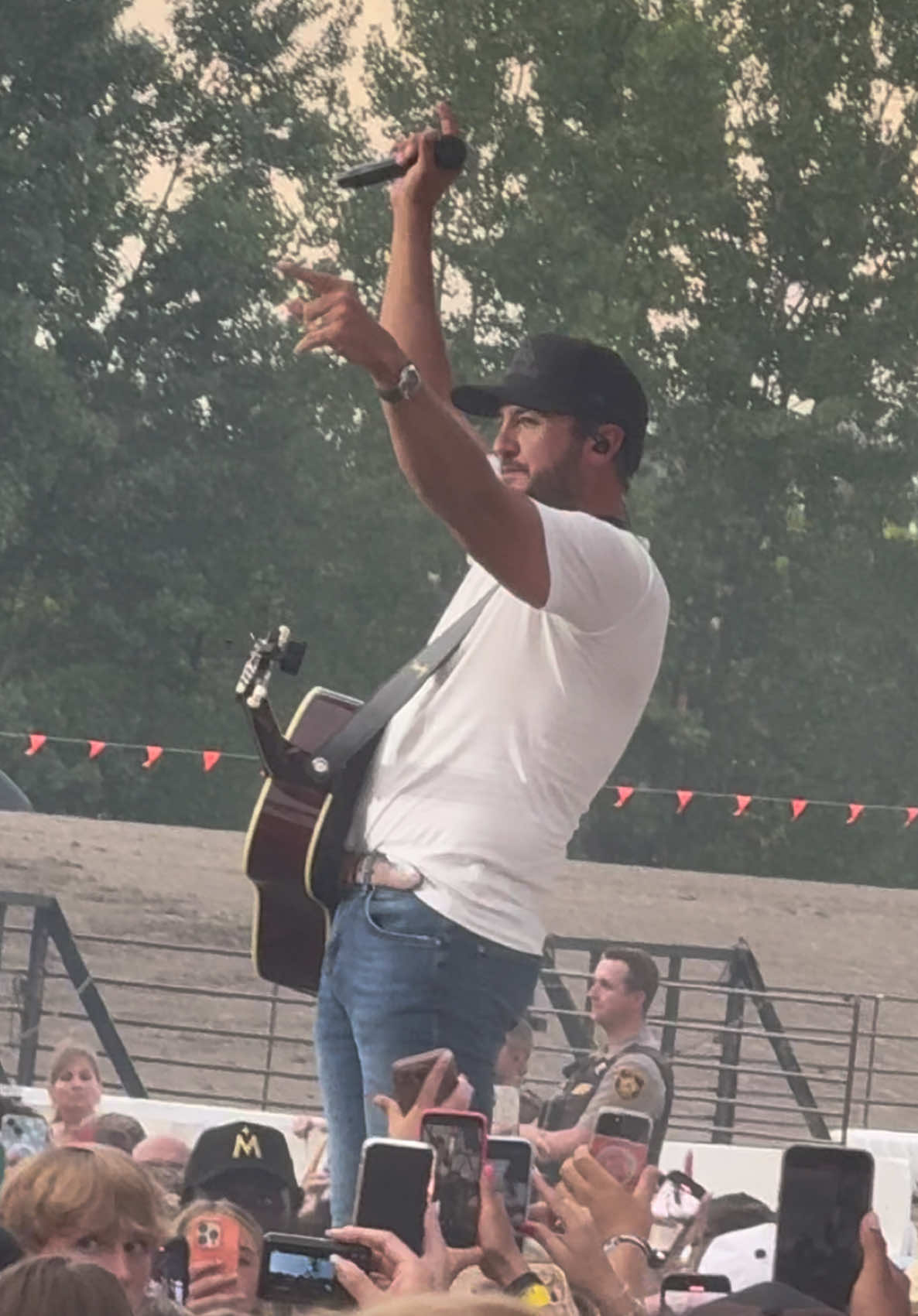 #lukebryan #lukebryanconcert #lukebryanlive #counteymusic #northdakota 