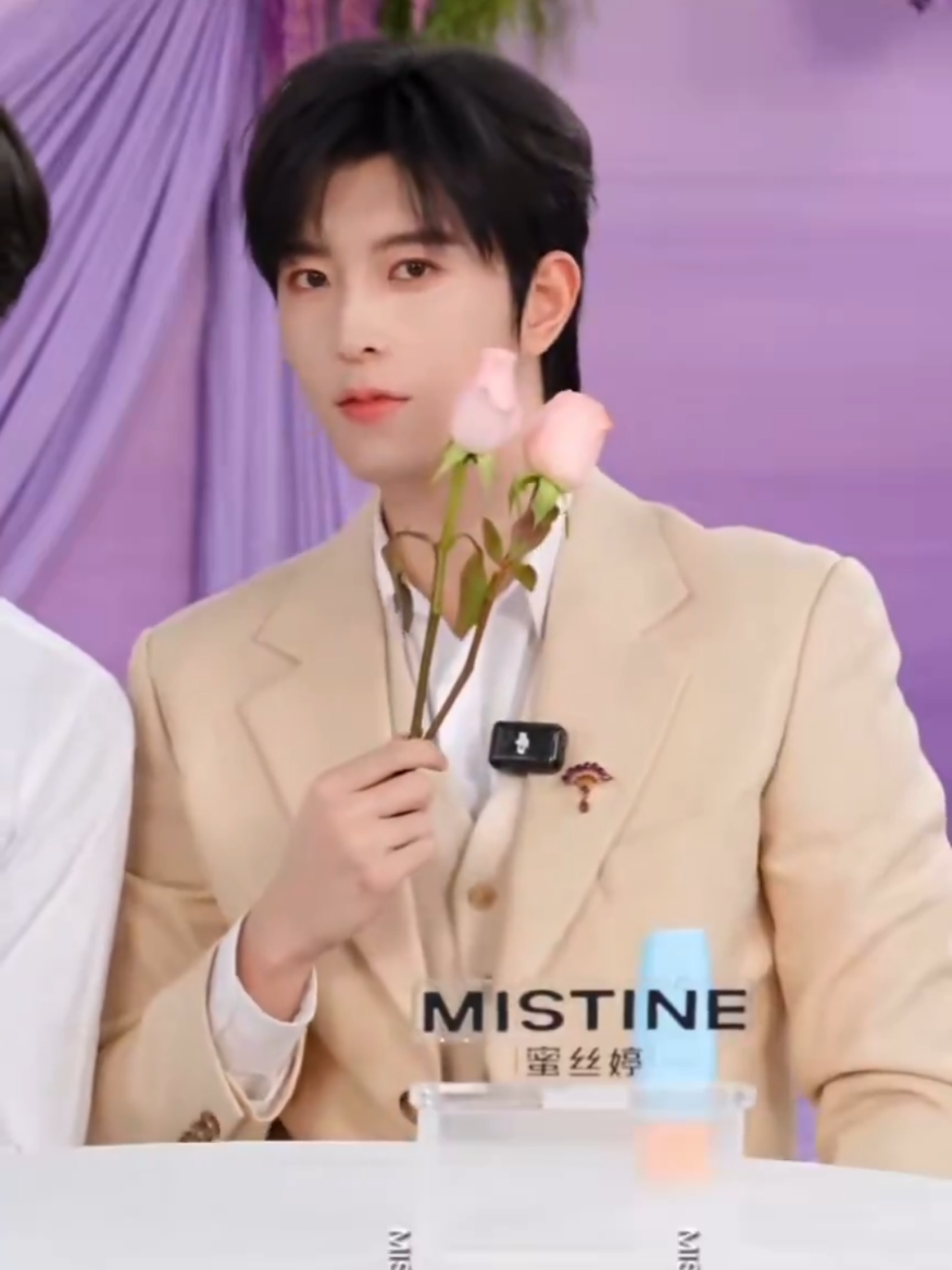 โดนความน่ารักเต็มๆ 😚🧡 #Qiudingjie #kipukaqiu #Desire4 #fyp 