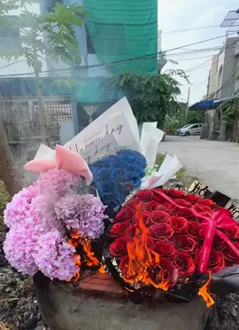 Trên đoạn đường chúng ta tìm lại chính mình .Một là không có niềm vui nào bằng việc kiếm tiền . Hai là không có người nào khiến bạn muốn đi tìm tình yêu thêm lần nữa .