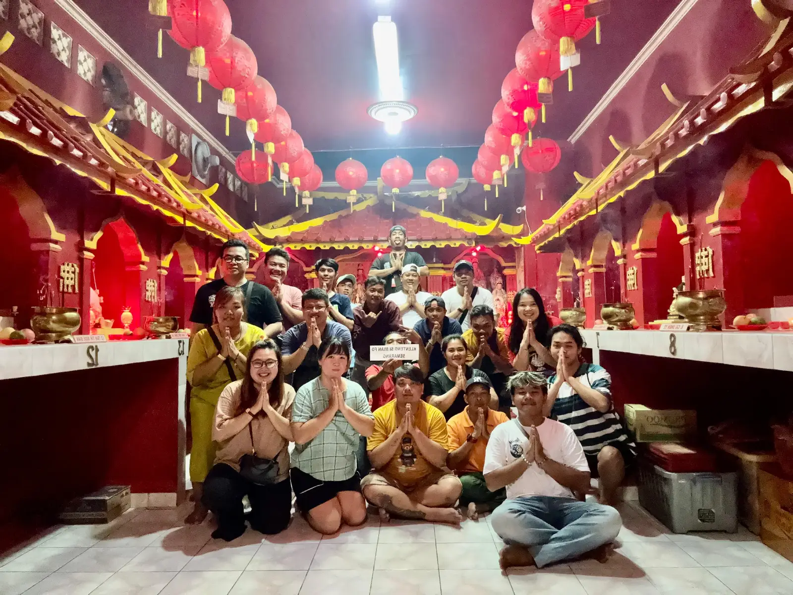 malam Cap Go bersama Muda Mudi Klenteng Si Mian Fo Semarang.  ayoook yang mau ikut sembahyang Ce It Cap Go bisa datang langsung, alamat di Jalan Gedung Batu Tengah 2 nomor 5, Semarang buka jam 07.00 - 21.00 #semarangstory #klenteng #simianfo #semarang 