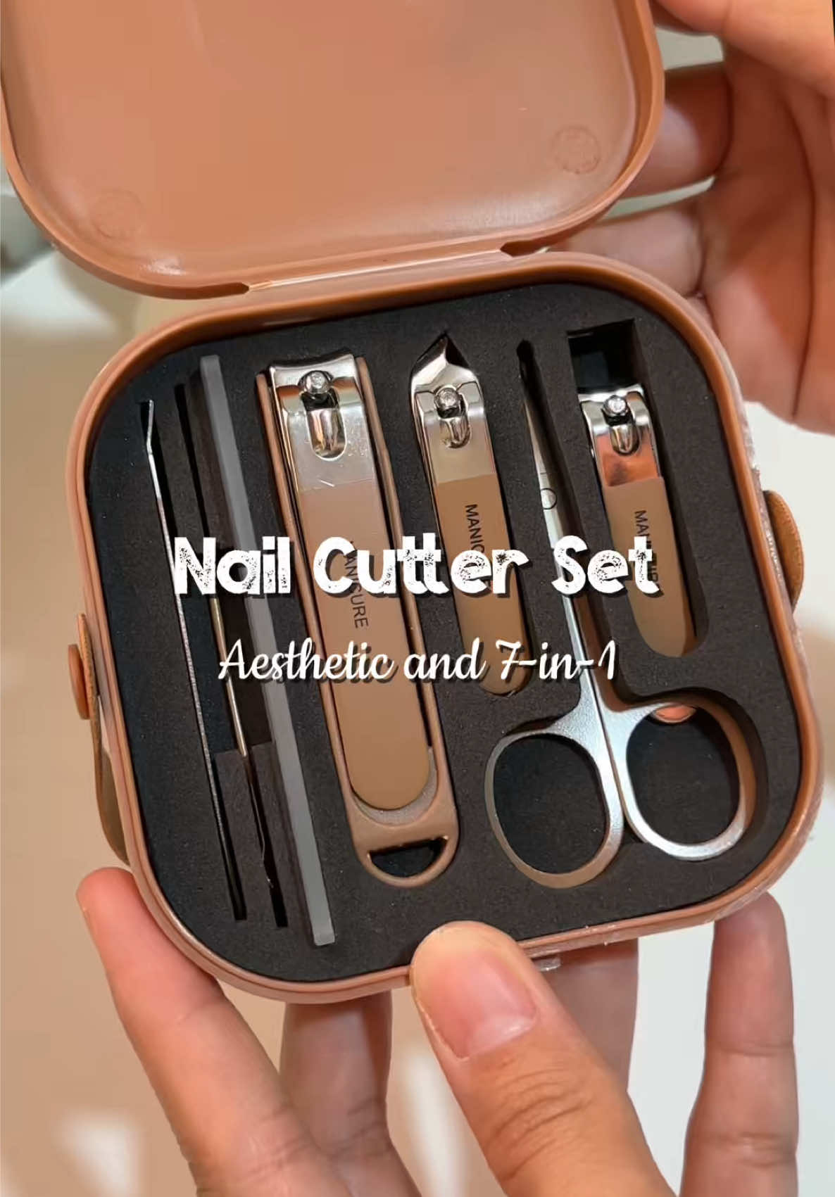 Complete na for manicure & pedicure, durable, at may sleek storage box para laging organized. Perfect for men and women na gusto ng clean and neat na nails anytime.  This is affordable, compact, at pang-long term — sulit na home essential! 🤎 #NailCare #GroomingKit #nailcutter #giftideasforfriends #nailclippers 