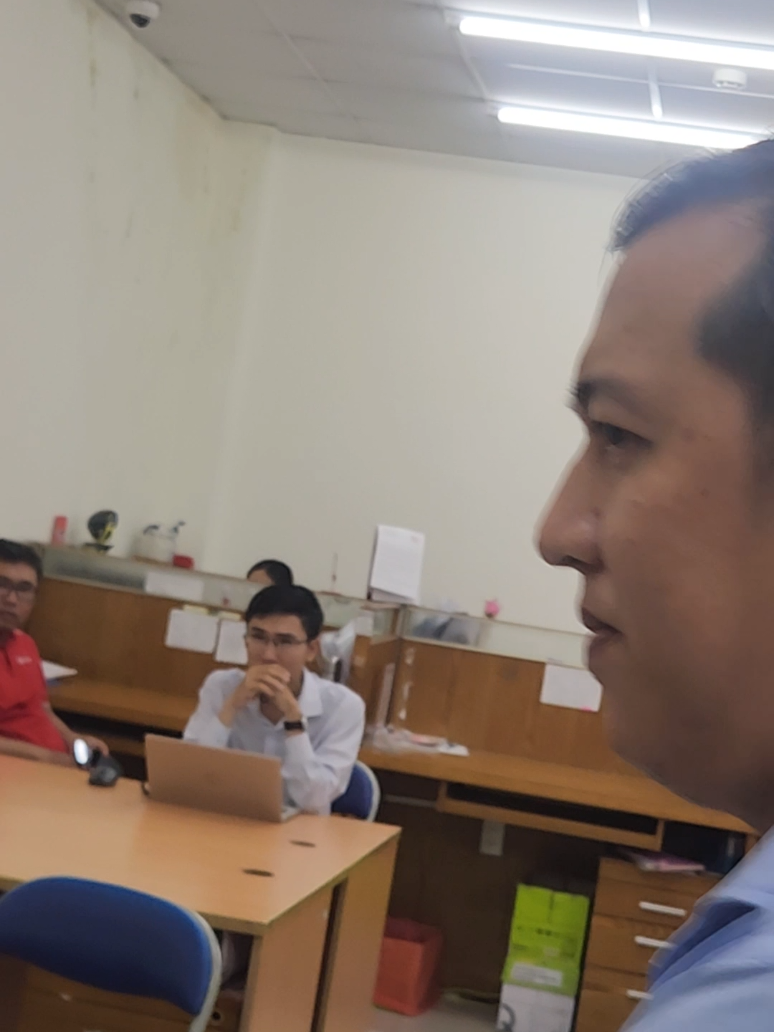 Hôm nay nhân viên có mời công an khu vực đên nhưng Trần Huy vẫn không giao 3 hợp đồng tín dụng   lập khống 