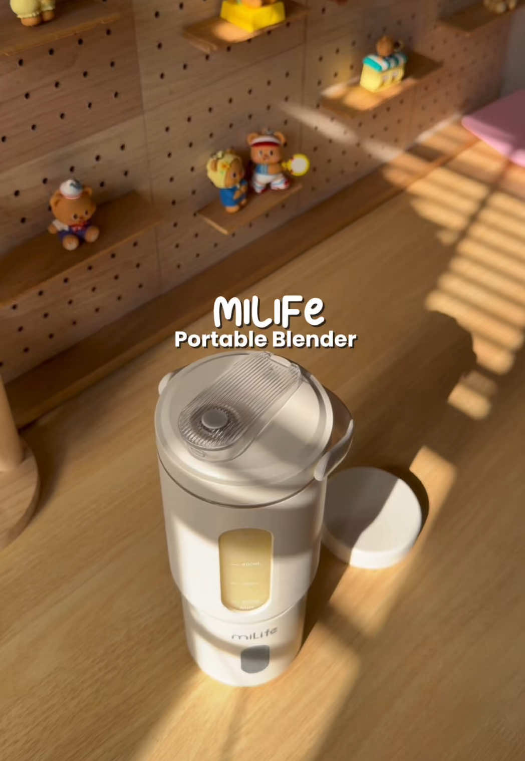 Best la guna blender ni, sekali blend je buah dah hancur yaa. Siap boleh jadikan tumbler lagi yaa, best best best ✨✨ #milife #milifejuicer #portableblender #juicerblender #portablejuicer 
