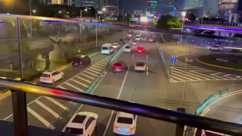 不用搞钱吗整天在群里聊天 