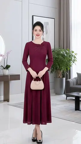 Đầm thiết kế, tuổi trung niên mặc lên sang trọng, quý phái. Với chất liệu cao cấp, mức giá tiền phải chăng #thoitrangtrungnien #thoitrangnu #vaythietke #vaytrungnien #damthietke 