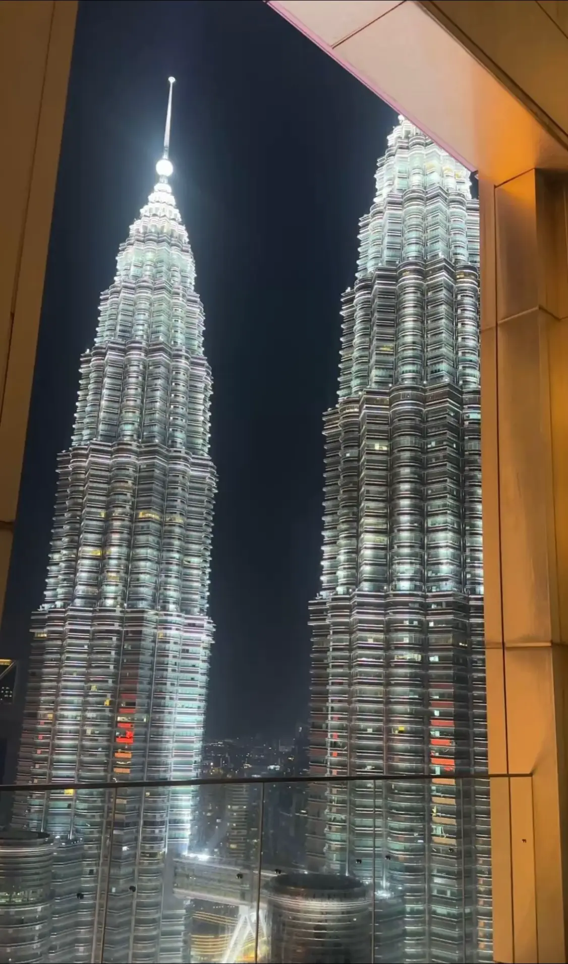Random pics w/ her in KL🇲🇾 #malaysia #petronastwintower 