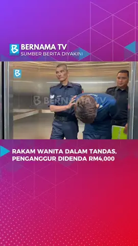 Mahkamah Majistret Kuala Terengganu hari ini, menjatuhkan hukuman denda RM4,000 ke atas seorang penganggur yang merakam wanita di dalam tandas sebuah pusat beli-belah di Kuala Terengganu, bulan lepas. Majistret Iffah Nabihah Mohd Ishak menjatuhkan hukuman itu selepas Muhammad Syahmi Mat Ros, 24 tahun, mengaku bersalah terhadap pertuduhan dan memerintahkan lelaki itu dipenjara enam bulan jika gagal membayar denda. 📹: Khairul Fikri  #digitalbernamatv #mahkamah  #penganggur  #kualaterengganu  #tandas 