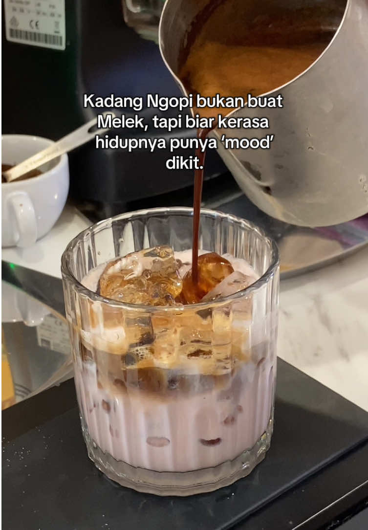 Ga Mood kalo Belom Ngopi ☕️😎 Ngopiii dulu ngopiii…. Kuuyyyy mampir guyss... 📍Honore Coffee Karawang & Jababeka 🕒08.00-19.00(Karawang) 🕐14.00-00.00(Jababeka) #fyp #coffee #barista #foryoupage #trending 