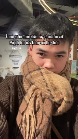 Khăn quàng rẻ mà không xù