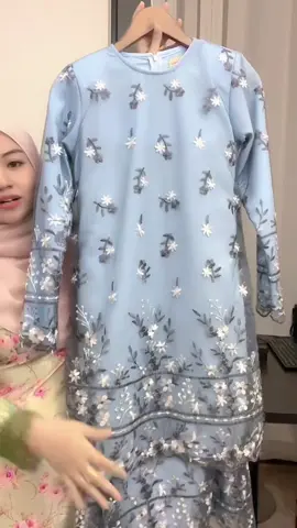 #tiktoklive #livehighlights azuera in powder blue 🧊🩵  Ada yang minat warna pastel macam baby blue tak ? Sebab warna ni naik seri ✨  #kurungcantik #fulllace #joinlive 