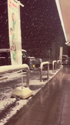 Tuyết đầu mùa ở okayama 🇯🇵.           