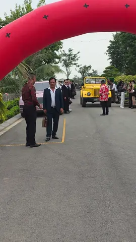 Hậu Trường Đại Gia Chân Đất  Bác Sự, Bác Tích đang đi mua  biệt thự