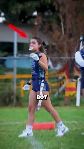 Зачем она играет с пустышкой во рту 