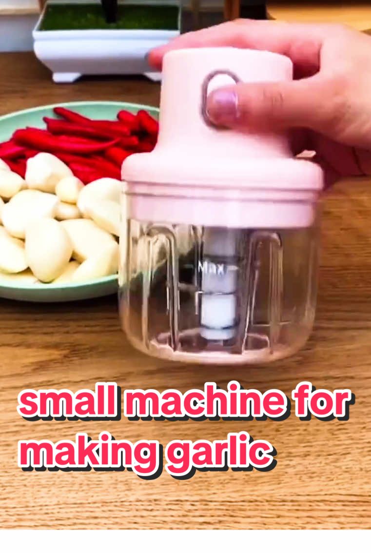 又一款：蒜蓉器。small machine for making garlic.#好物分享 #goodthing #goodstuff #Kitchenware #tiktok精选联盟 #厨房用品 #马来西亚好物推荐 #马来西亚好物分享 #厨房好物推荐 #厨房好物 