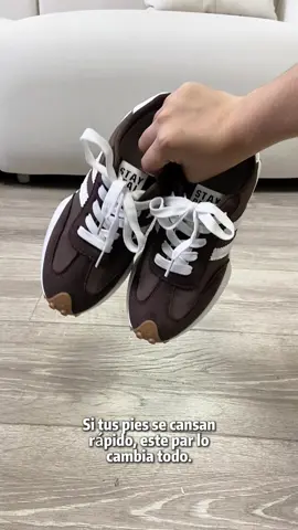 Si tus pies se cansan rápido, este par lo cambia todo. #womensneakers#comfyshoes#walkingshoes#everydaystyle#tiktokmademebuyit#spotlightfinds #OOTD