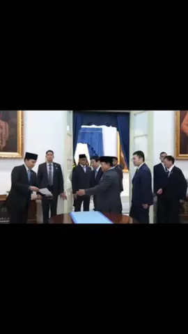 fokus bgt Pak sama Hp nya😅😍 #letkolteddy #teddyindrawijaya #today #trending 