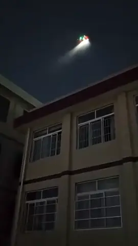 中國深夜無人機在噴灑不明液體？