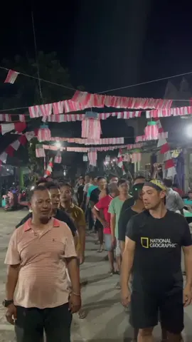 Naliko seni ngumpulake wargane , sing kuwat ora mung suarane, nanging tali pasedulurane @TOPENG KAWEDAR TUKSONGO  #tontonankangdadituntunan #topengkawedar1952 #ndayakanmagelang #topengirengmagelang #foryou 