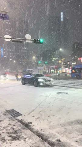 Seoul có tuyết rơi 🌨️ 