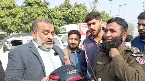 Helmat pura araha 😄Mere mile ka hal nikaly😅🥰😚😘#funny #like #comment #viral vedio#fir you page