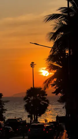 🌅🌊🏝️🧡🛥️🚤🇹🇭ทะเลสวยเหมือนไม่มีอยู่จริง #พัทยา #sunset 