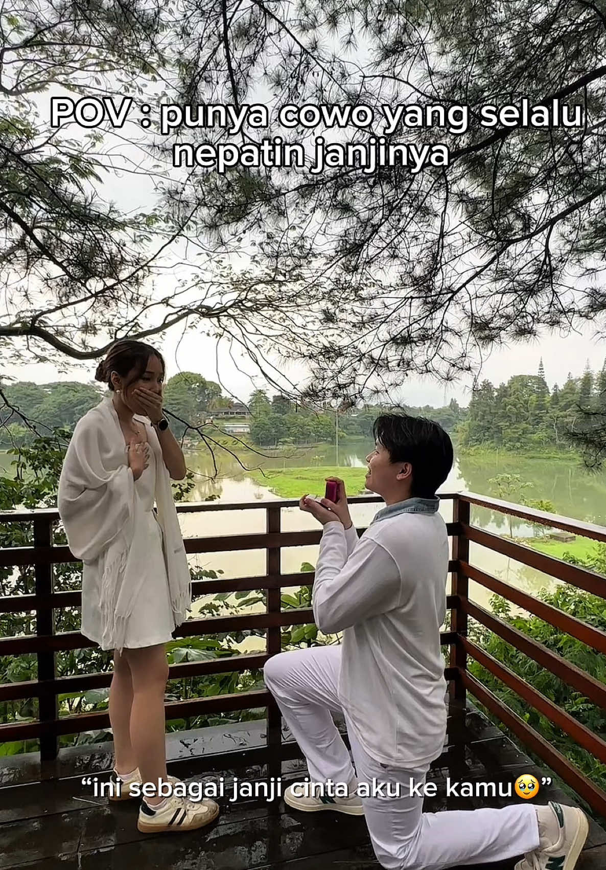 kamu ga telat sayang makasih udah selalu berusaha buat aku bahagia setiap harinyaa 🥹 @vincent chenjaya thankyou buat promise ring yang km custom di @Sovia Jewelry Official Store #lauravincent #pov #couple #Relationship #fyp 