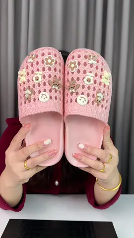 Dép lê gắn stiker dễ thương #xuhuong #deple 