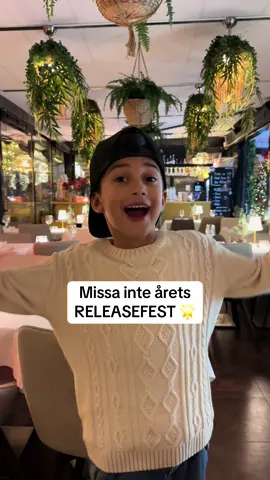 Årets release!! ✨ Vill DU komma på Gabriels releasefest? 🌟  Badvakten i Helsingborg  Torsdagen den 11e December  19-21  För dom som är festsugna så fortsätter festen efteråt!  Skriv till oss om du vill komma! 👊🏻🌟 Tack till @Royal Purple Records som har anordnat den här releasefesten för Gabriel 🌟 #release #new #fest #musik #ungartist 