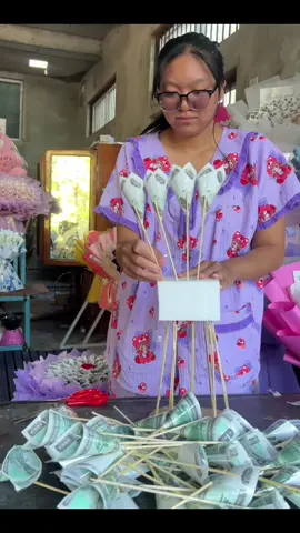 စိတ်ဆိုးနေတဲ့ကောင်လေးကိုချော့မယ် 🥰#ရောက်ချင်တဲ့နေရာရောက်👌 #floral #ပိုက်ဆံပန်းစည်း #foryou #mandalay 