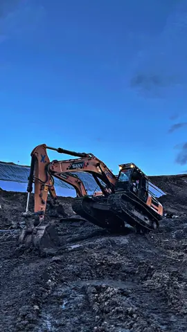 panas kok sama kuli🤙😜🫳 #operatormuda #operator_excavator ##4u #fypage 