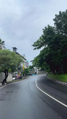 Salah satu jalanan di Kota Semarang yang ketika lewat sini terasa adem, teduh banyak pepohonan di sepanjang jalan. Adakah yang tau ini dimana? #semarang #semarangstory #semarang24jam #fyp #xyzbca